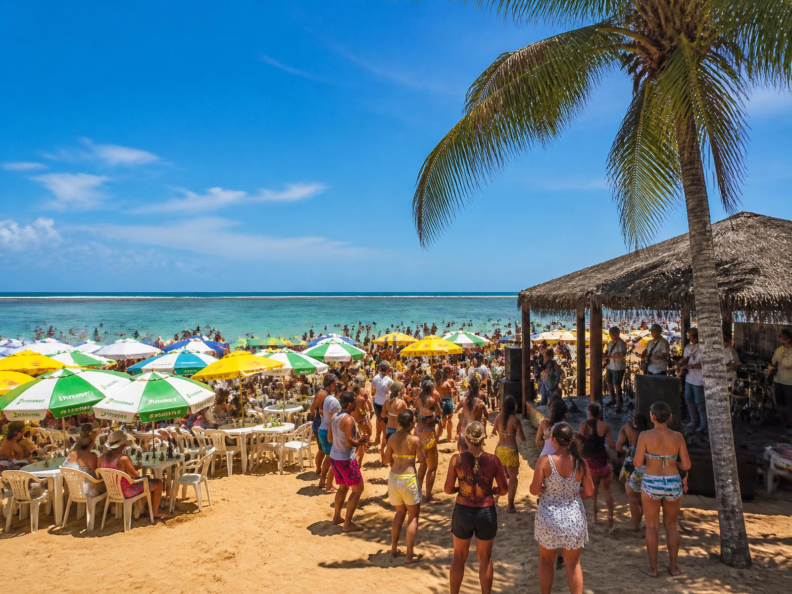 Vista aérea dos beach clubs da Praia de Taperapuã